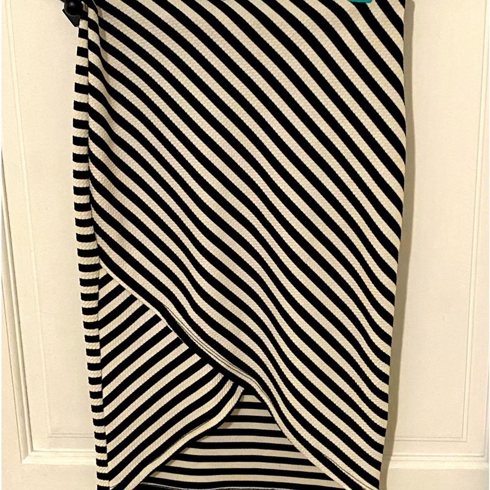 Iris skirt with fun slit up the side kind of like Spanish styled fun attire